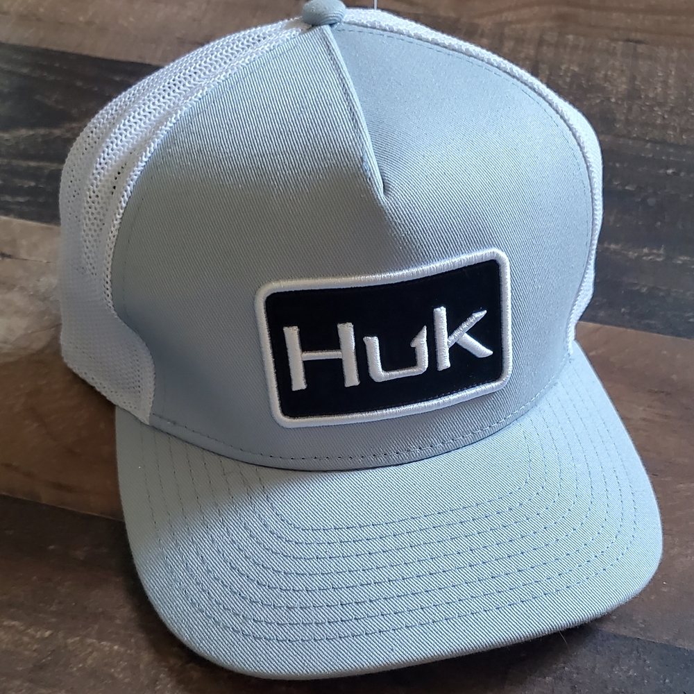 New $25 Huk Fishing Brand Sky Blue and White Solid Mesh Snapback Trucker Cap NWT